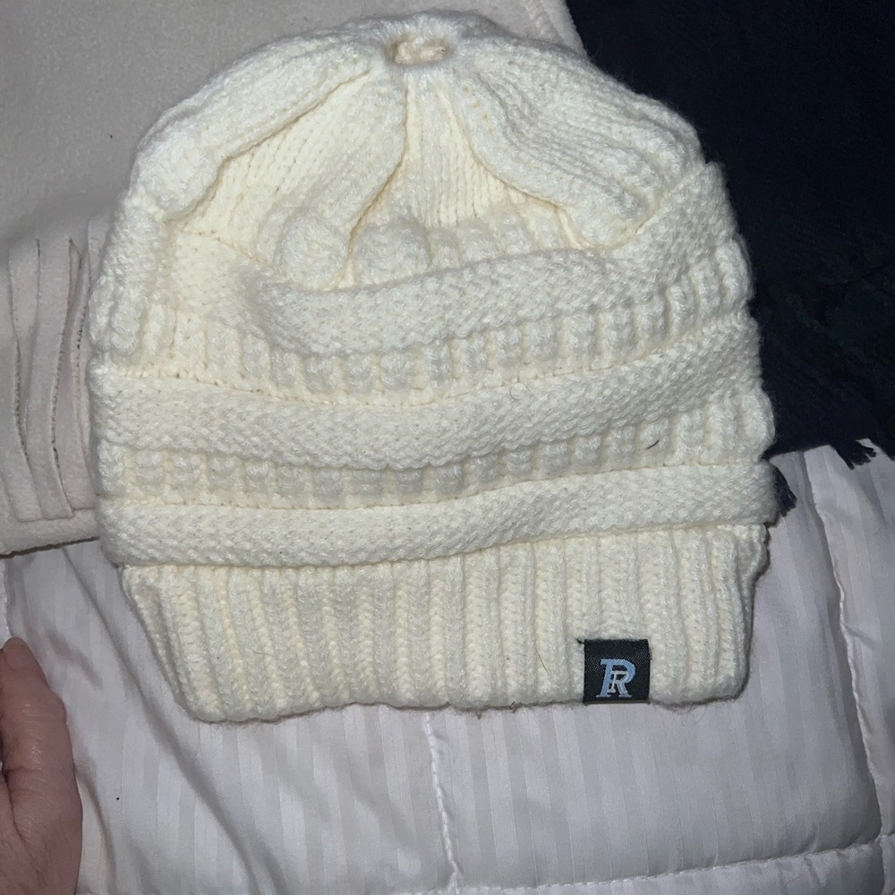 LADIES SCARFS AND HAT - Picture 2 of 9